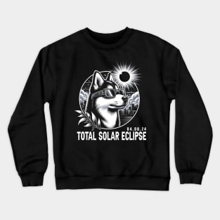 Solar Eclipse Siberian Huskies: Chic Tee with Majestic Northern Breeds Crewneck Sweatshirt